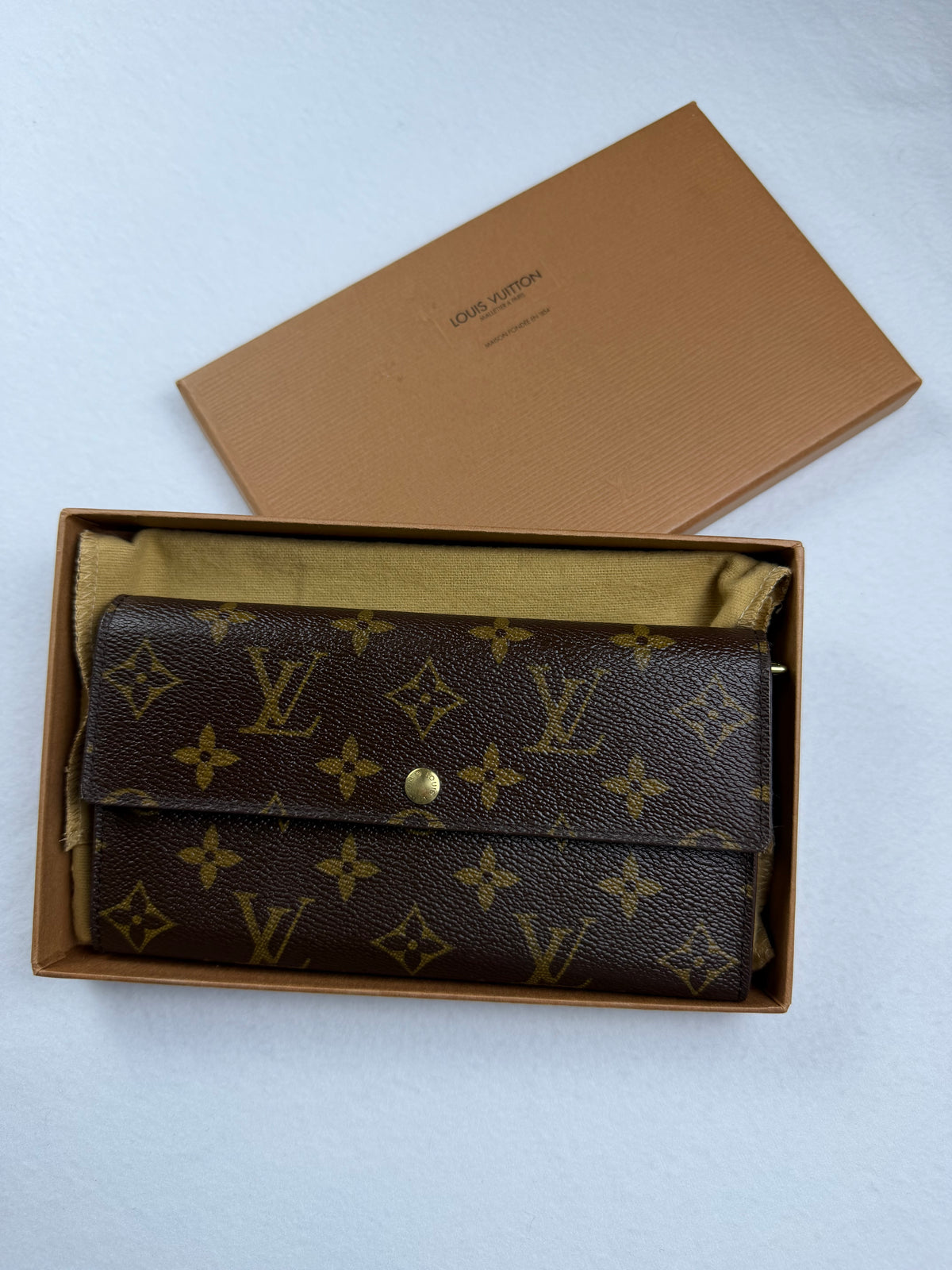 Louis Vuitton Monogram Sarah Wallet with Box & Dust bag, Unbranded Chain