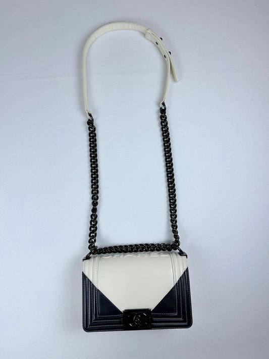Authentic Chanel Boy Handbag Black & White Leather Ruthenium Hardware