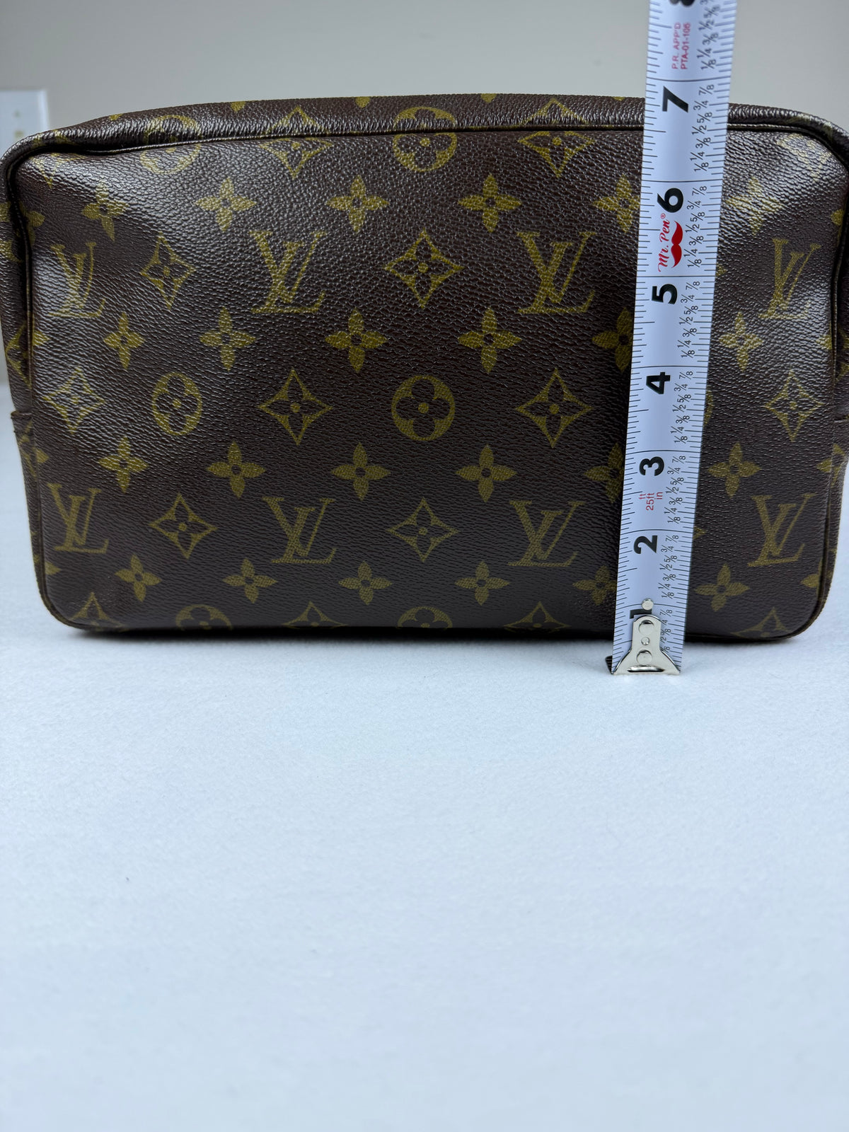 Louis Vuitton Monogram Trousse 28 Cosmetic Pouch Toiletry Travel Case