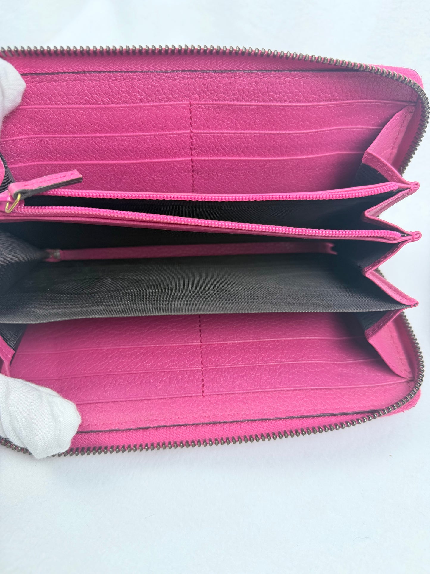 GUCCI Vintage Logo Pink Leather ZipAround Long Wallet Signature Stripe