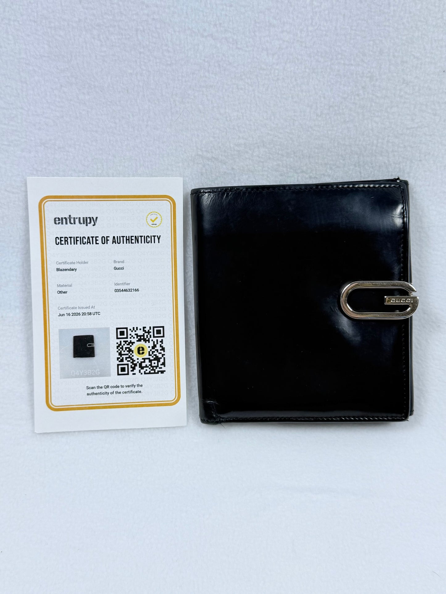 Gucci Vintage Black Leather Compact Wallet w/ G Clasp, Silver Hardware & Entrupy COA