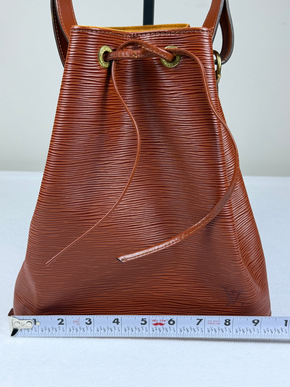 Louis Vuitton Epi Leather Vintage Noé Bucket Bag Brown Cognac Shoulder Bag 1993