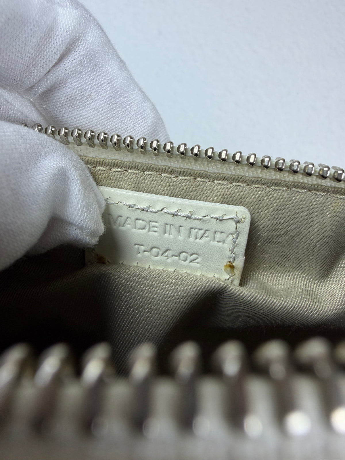 Authentic Vintage Burberry Blue Check Canvas White Leather Barrel Shoulder Bag