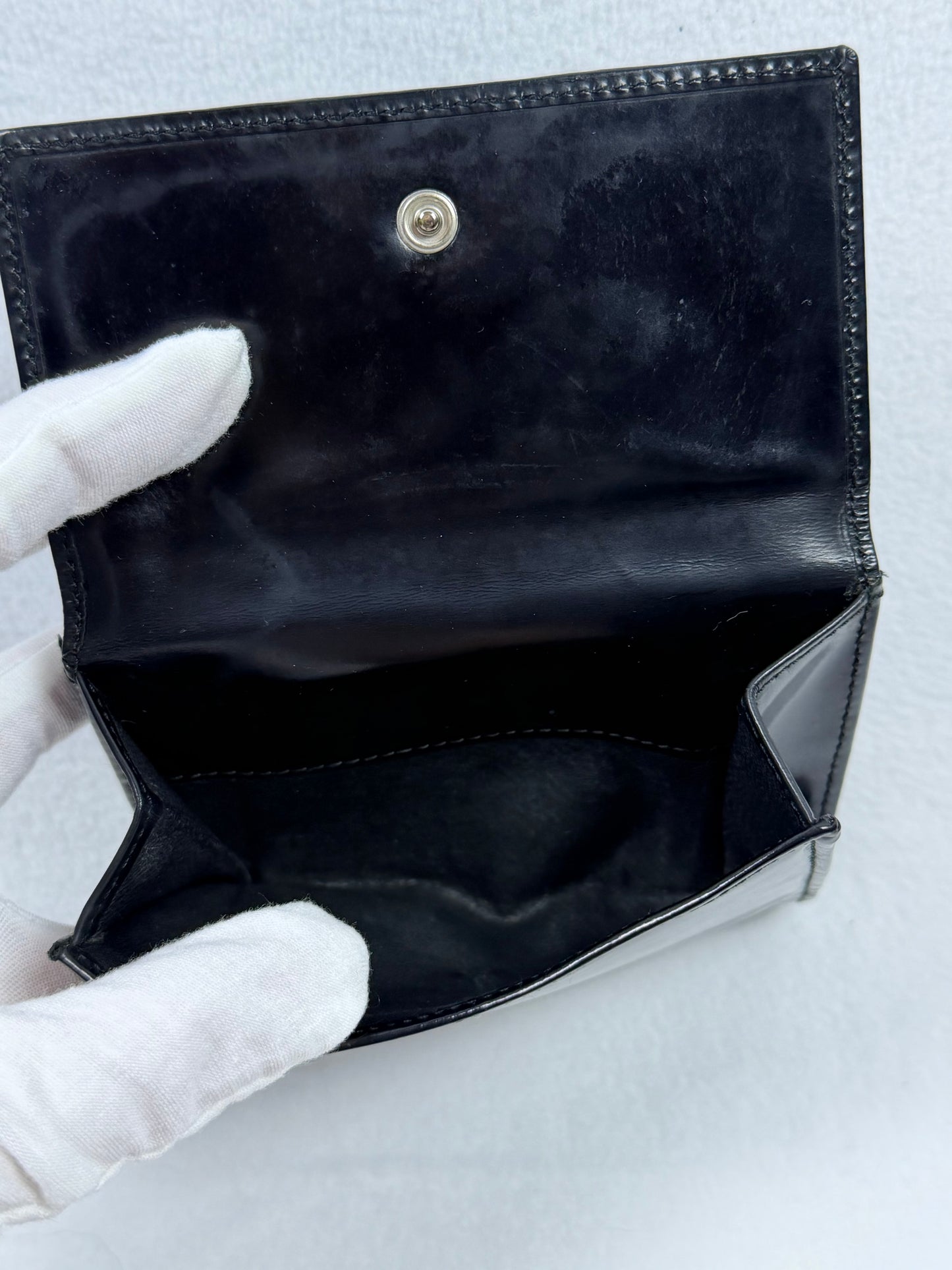 Gucci Vintage Black Leather Compact Wallet w/ G Clasp, Silver Hardware & Entrupy COA