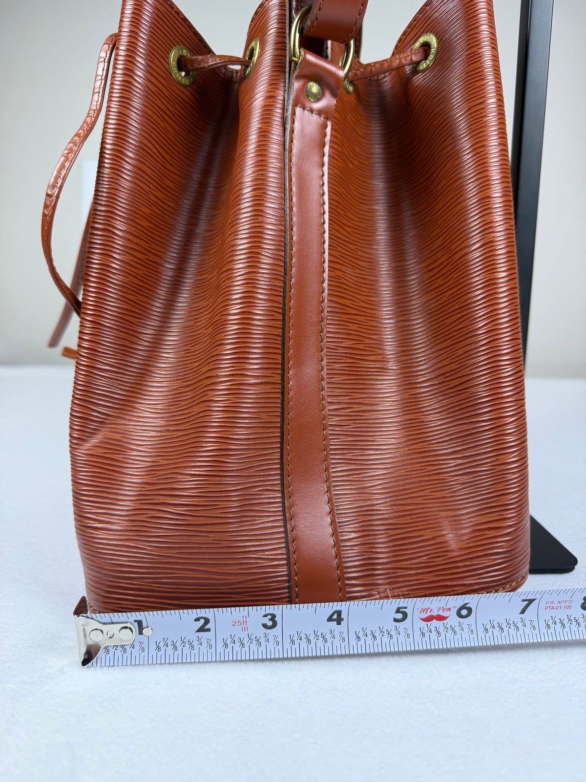 Louis Vuitton Epi Leather Vintage Noé Bucket Bag Brown Cognac Shoulder Bag 1993