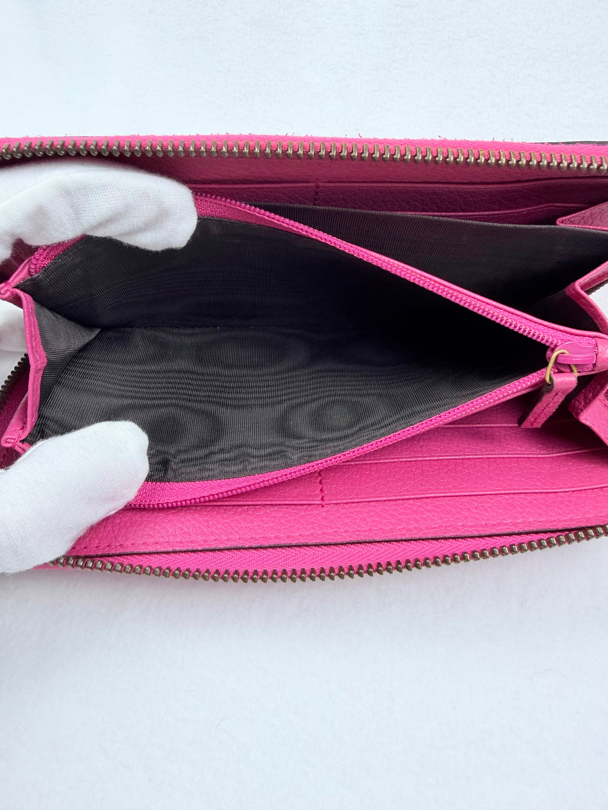 GUCCI Vintage Logo Pink Leather ZipAround Long Wallet Signature Stripe