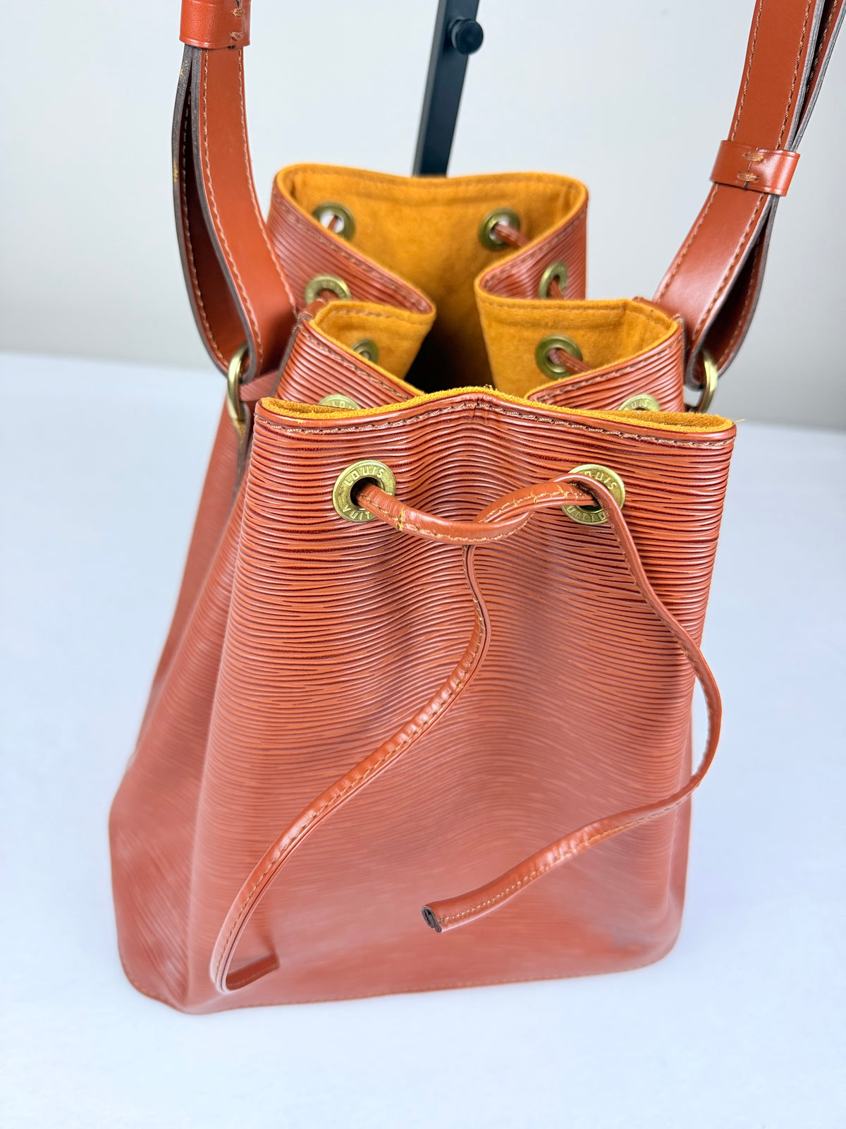 Louis Vuitton Epi Leather Vintage Noé Bucket Bag Brown Cognac Shoulder Bag 1993