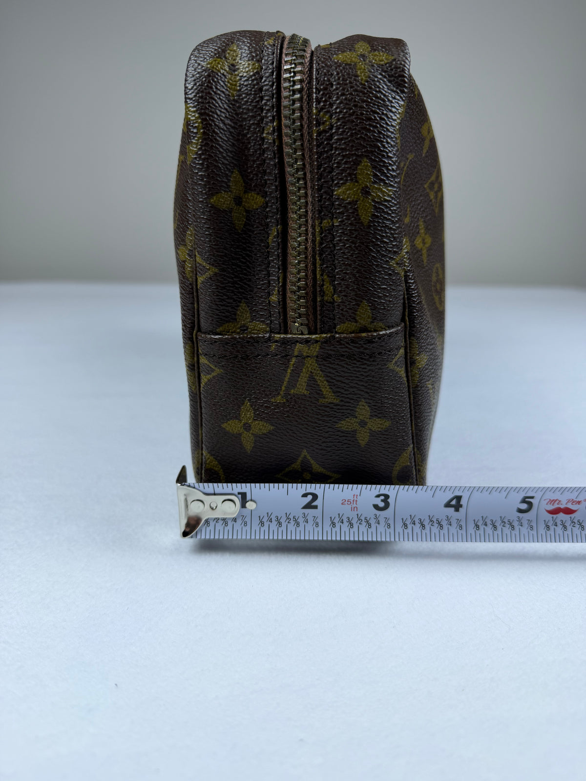 Louis Vuitton Monogram Trousse 28 Cosmetic Pouch Toiletry Travel Case