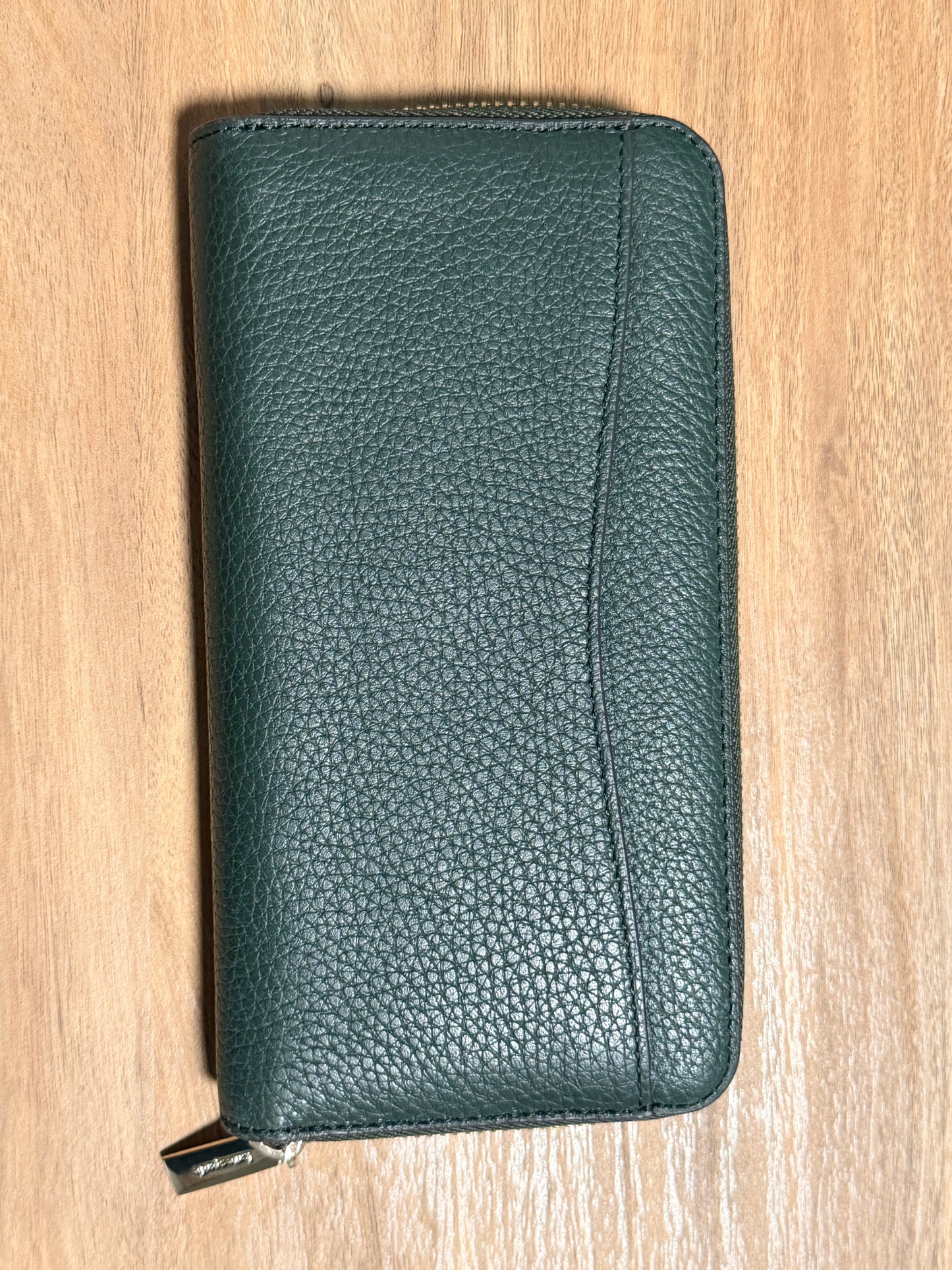 Kate Spade New York Green Pebbled  Leather Wallet w/ Zipper, Card Slots