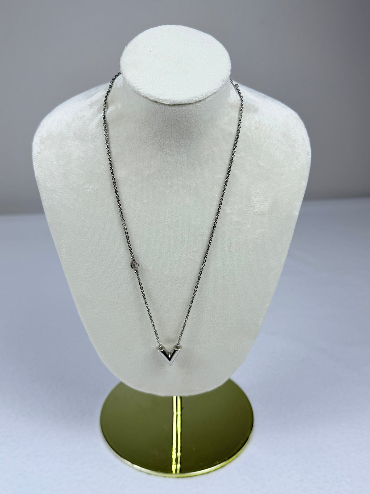 Louis Vuitton Essential V Silver-Tone Necklace M63197 - LV Pendant Designer Jewelry