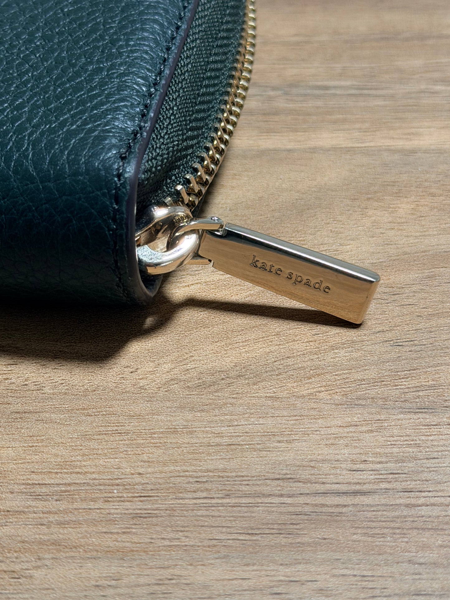 Kate Spade New York Green Pebbled  Leather Wallet w/ Zipper, Card Slots