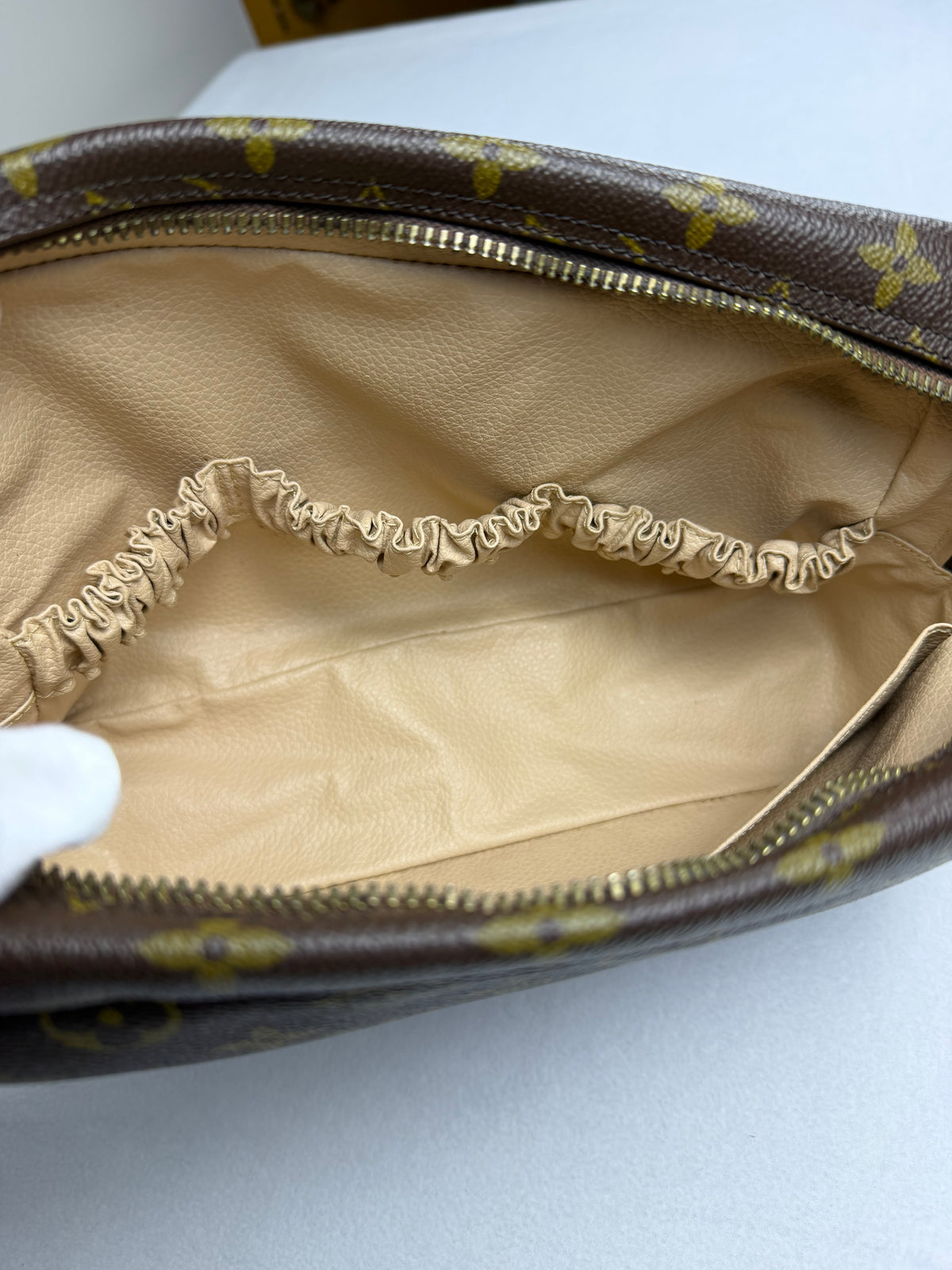 Louis Vuitton Monogram Trousse 28 Cosmetic Pouch Toiletry Travel Case