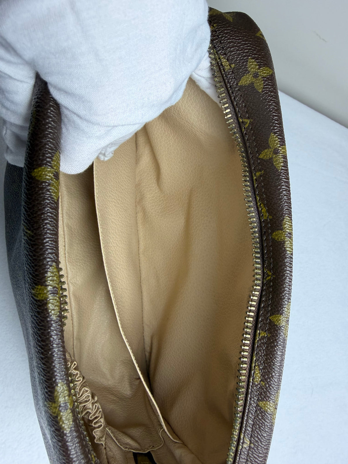 Louis Vuitton Monogram Trousse 28 Cosmetic Pouch Toiletry Travel Case