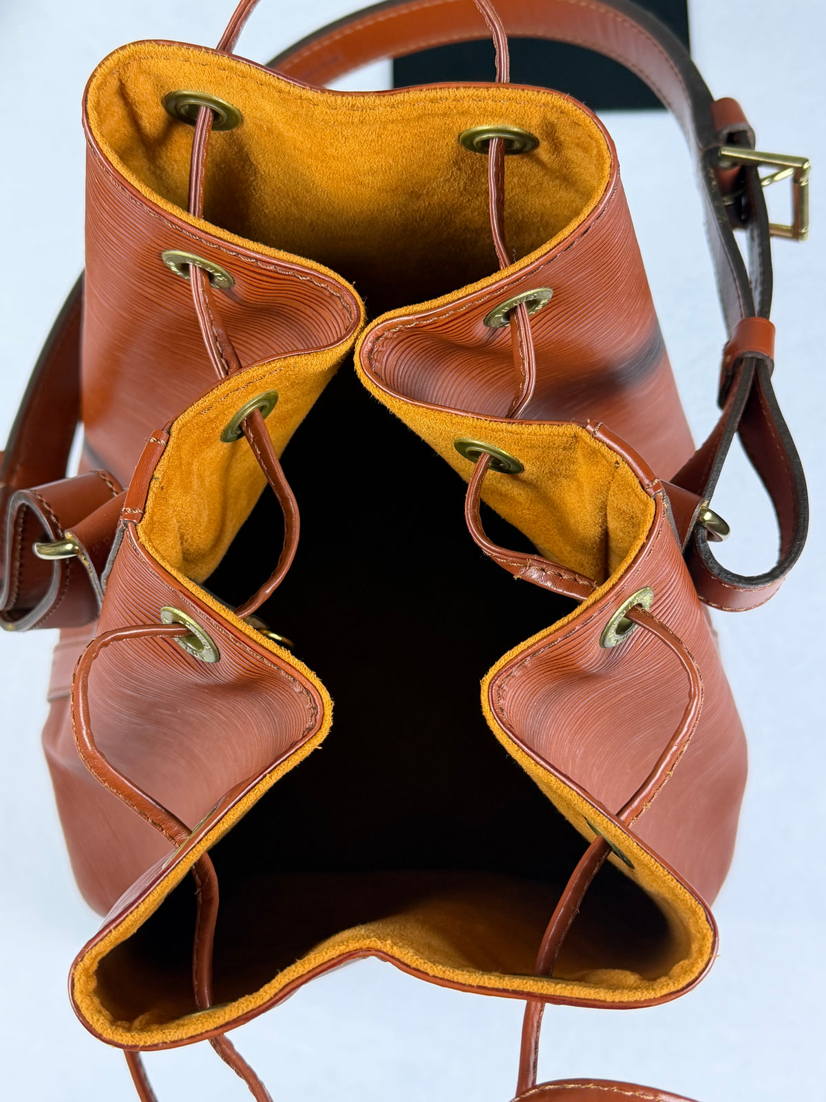 Louis Vuitton Epi Leather Vintage Noé Bucket Bag Brown Cognac Shoulder Bag 1993
