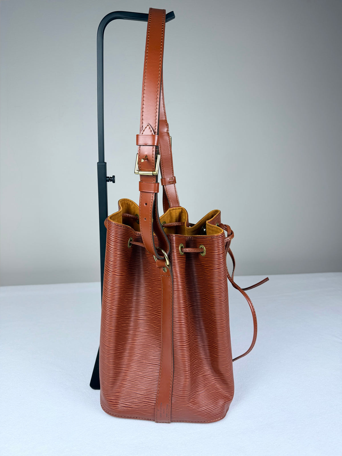 Louis Vuitton Epi Leather Vintage Noé Bucket Bag Brown Cognac Shoulder Bag 1993