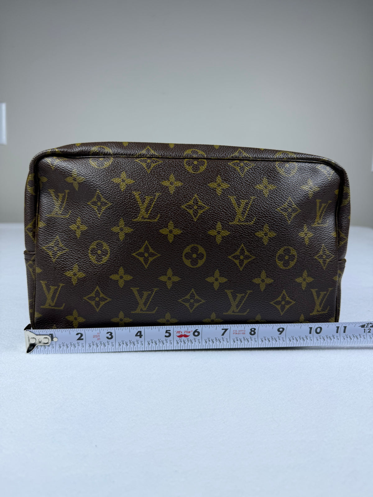 Louis Vuitton Monogram Trousse 28 Cosmetic Pouch Toiletry Travel Case