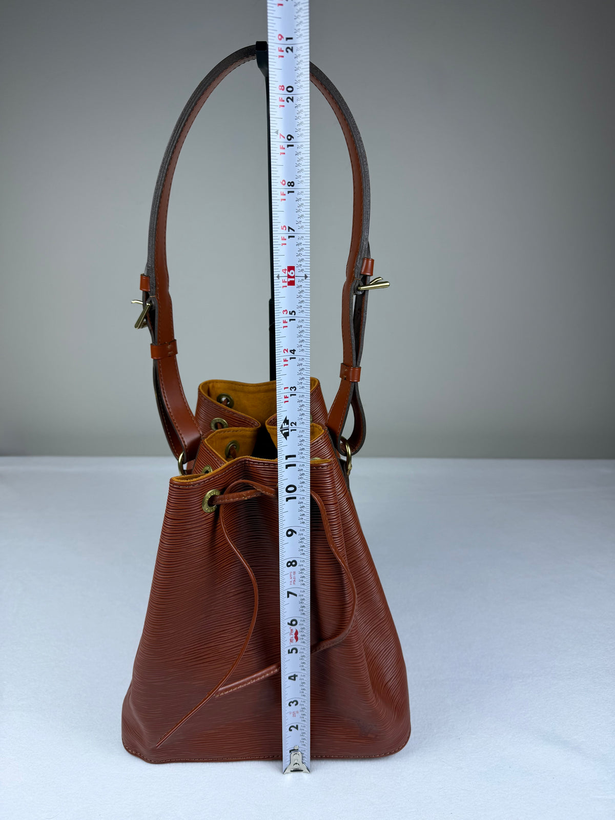 Louis Vuitton Epi Leather Vintage Noé Bucket Bag Brown Cognac Shoulder Bag 1993